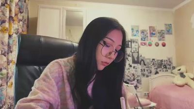 WenonaBouza live cam on Cam4