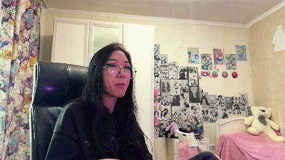 WenonaBouza live cam on Cam4