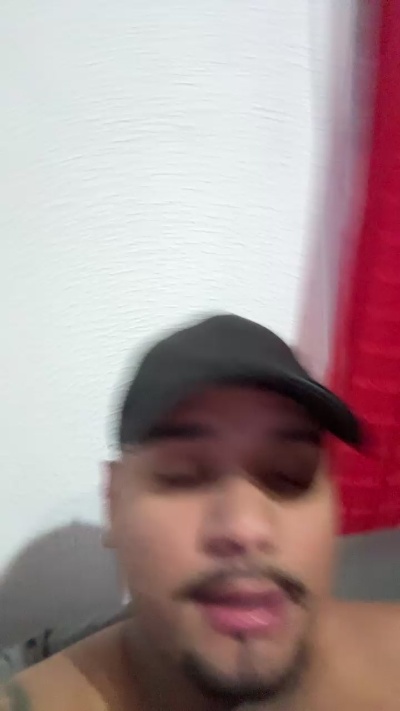 Wesleygostosin live cam on Cam4