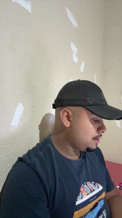 Wesleygostosin live cam on Cam4
