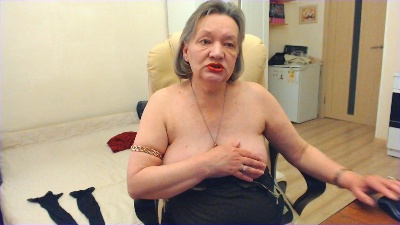 WetGrany live cam on Cam4