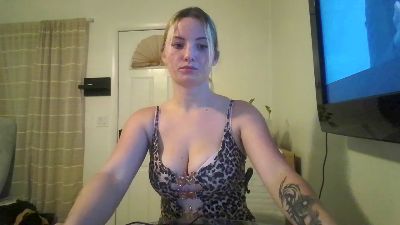 Wettbby420 live cam on Cam4