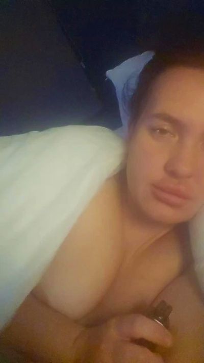 Wetwipeanddry live cam on Cam4