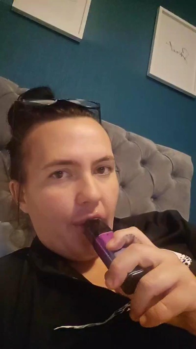 Wetwipeanddry live cam on Cam4