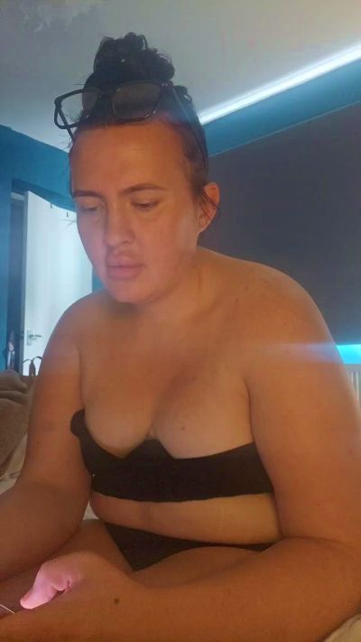 Wetwipeanddry live cam on Cam4
