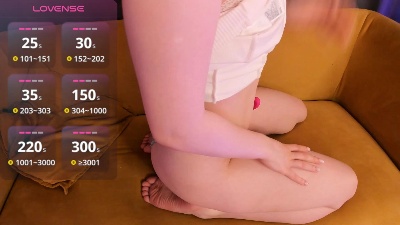 WhimsyFeral live cam on Cam4