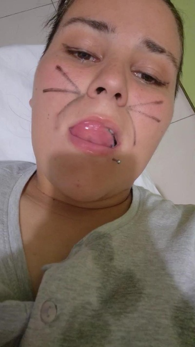 Whitepussysabry live cam on Cam4