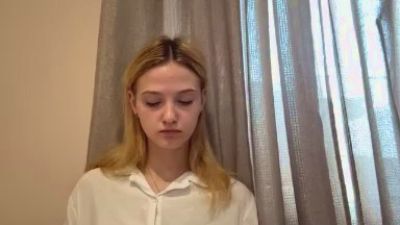 WhitneyKuch live cam on Cam4