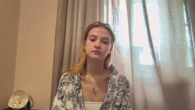 WhitneyKuch live cam on Cam4