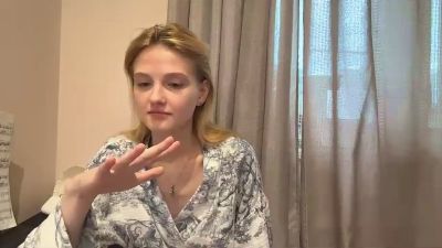 WhitneyKuch live cam on Cam4