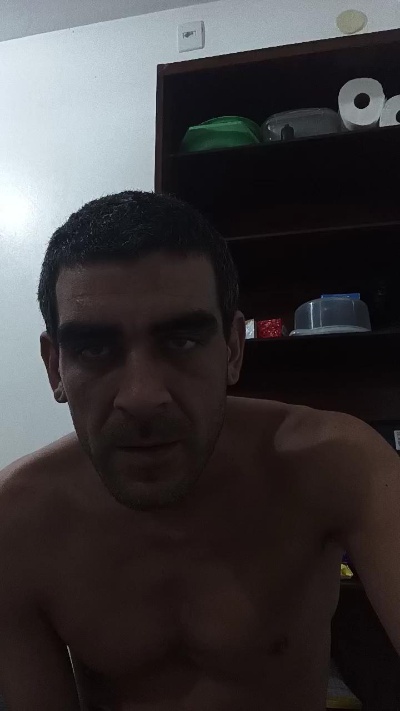 Wilgtsantos live cam on Cam4