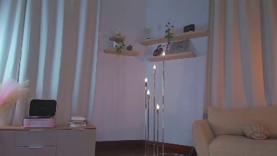 Windy_Swallow live cam on Cam4