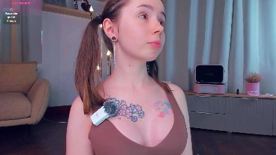 Windy_Swallow live cam on Cam4