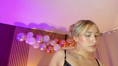 Wini_fer live cam on Cam4
