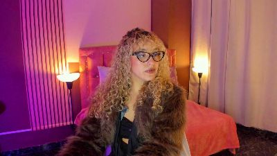 Wini_fer live cam on Cam4