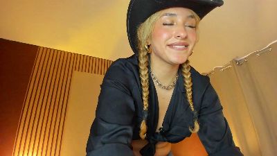 Wini_fer live cam on Cam4