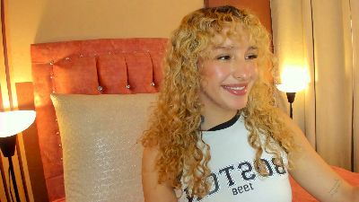Wini_fer live cam on Cam4