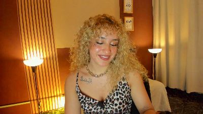 Wini_fer live cam on Cam4