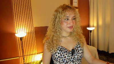 Wini_fer live cam on Cam4