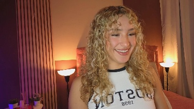 Wini_fer live cam on Cam4