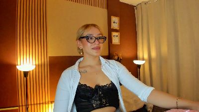 Wini_fer live cam on Cam4