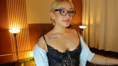 Wini_fer live cam on Cam4