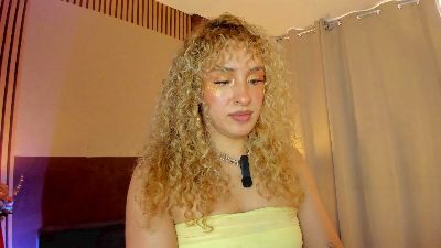 Wini_fer live cam on Cam4