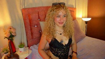 Wini_fer live cam on Cam4