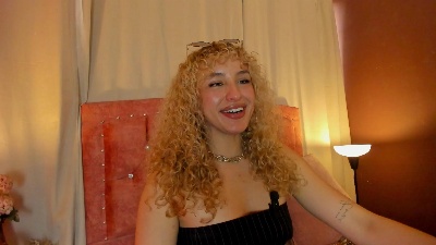 Wini_fer live cam on Cam4