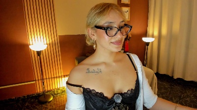 Wini_fer live cam on Cam4