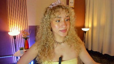 Wini_fer live cam on Cam4