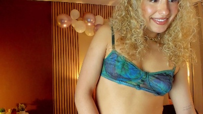 Wini_fer live cam on Cam4