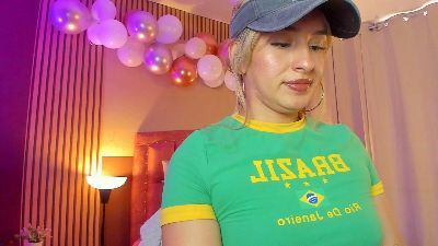Wini_fer live cam on Cam4