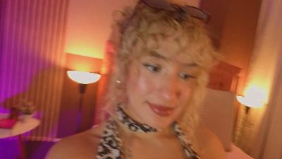 Wini_fer live cam on Cam4