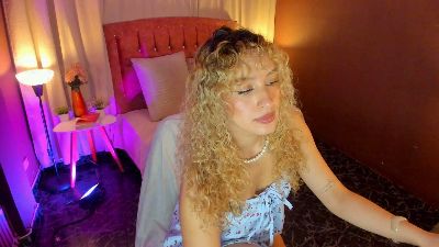 Wini_fer live cam on Cam4