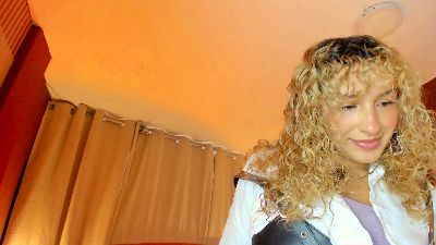 Wini_fer live cam on Cam4