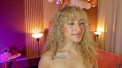 Wini_fer live cam on Cam4