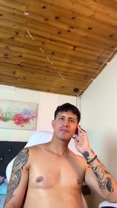 Wolffemir live cam on Cam4