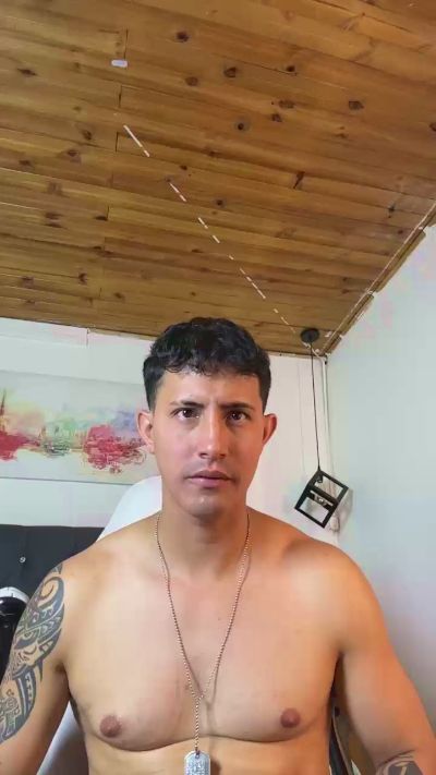 Wolffemir live cam on Cam4