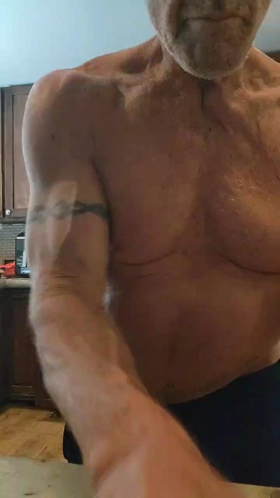 XHornyFTLaudGuy live cam on Cam4