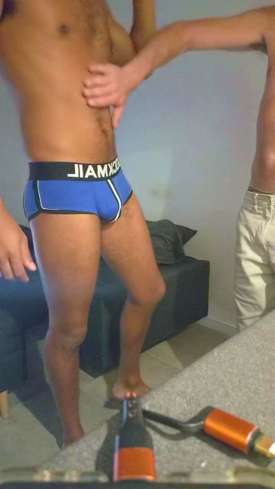 XgayX37 live cam on Cam4