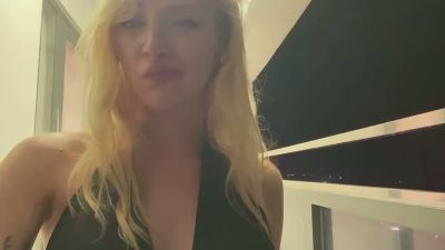 XochitlBrydon live cam on Cam4