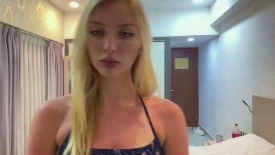 XochitlBrydon live cam on Cam4