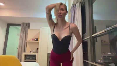 XochitlBrydon live cam on Cam4