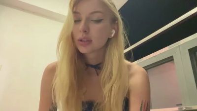 XochitlBrydon live cam on Cam4