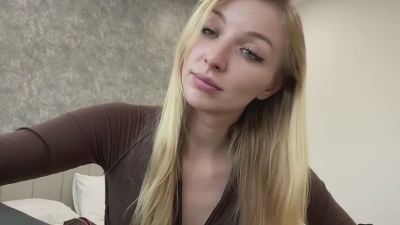 XochitlBrydon live cam on Cam4