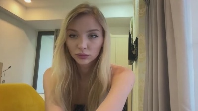 XochitlBrydon live cam on Cam4