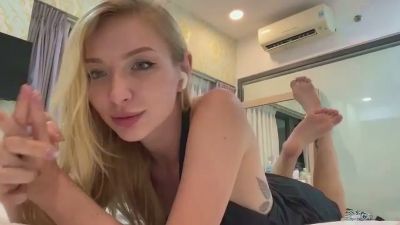 XochitlBrydon live cam on Cam4