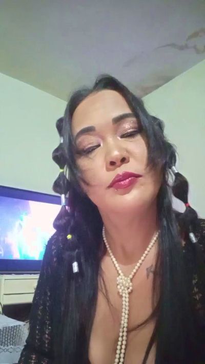 YUMI4MOON live cam on Cam4