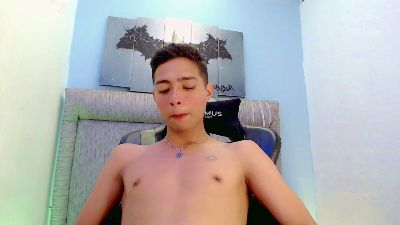 YUZTIN_LITTLE live cam on Cam4